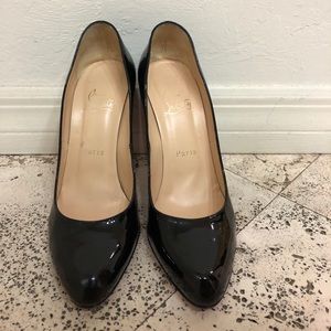 100% authentic Christian Louboutin pump